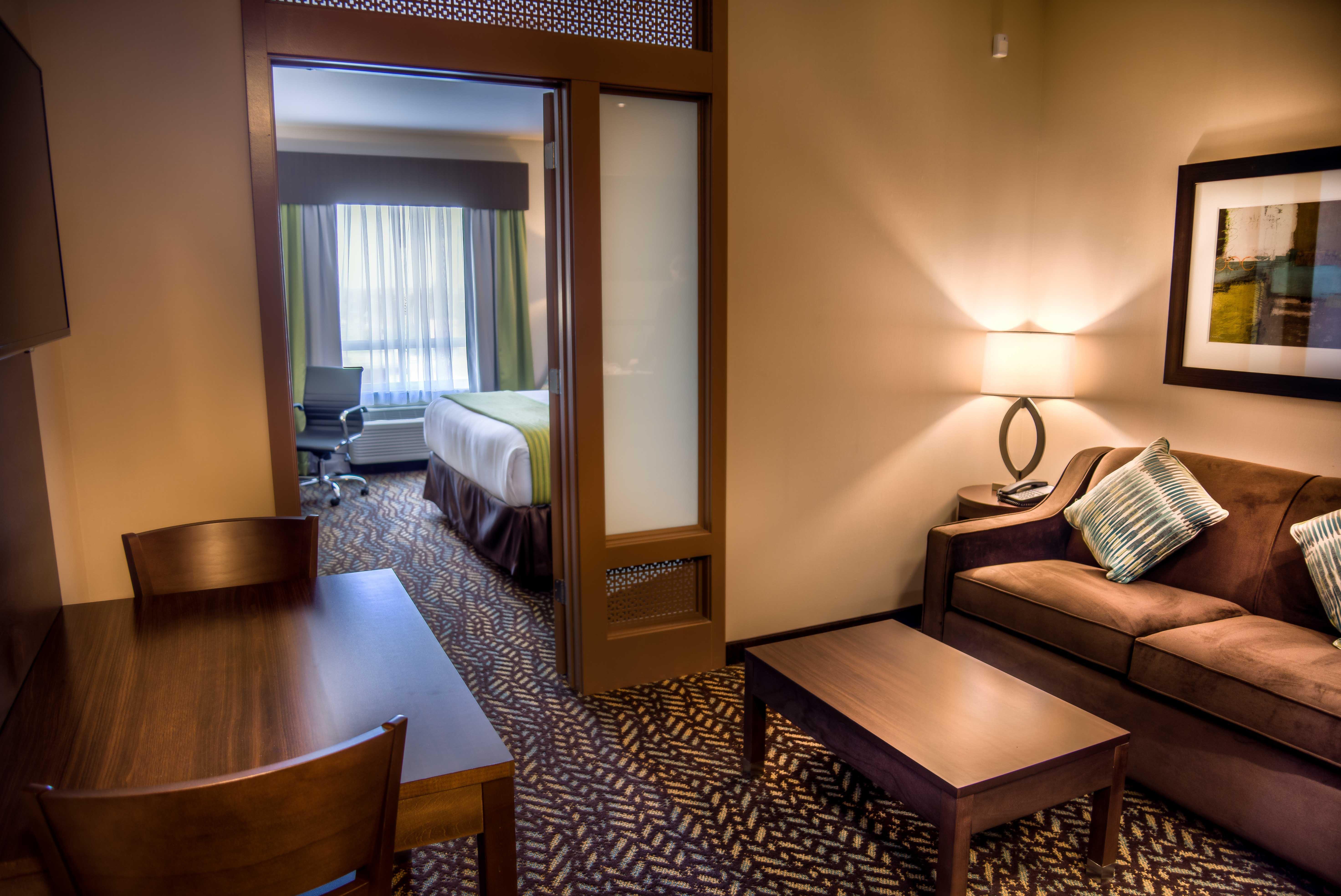 Holiday Inn Express & Suites Spruce Grove - Stony Plain By Ihg Exterior photo