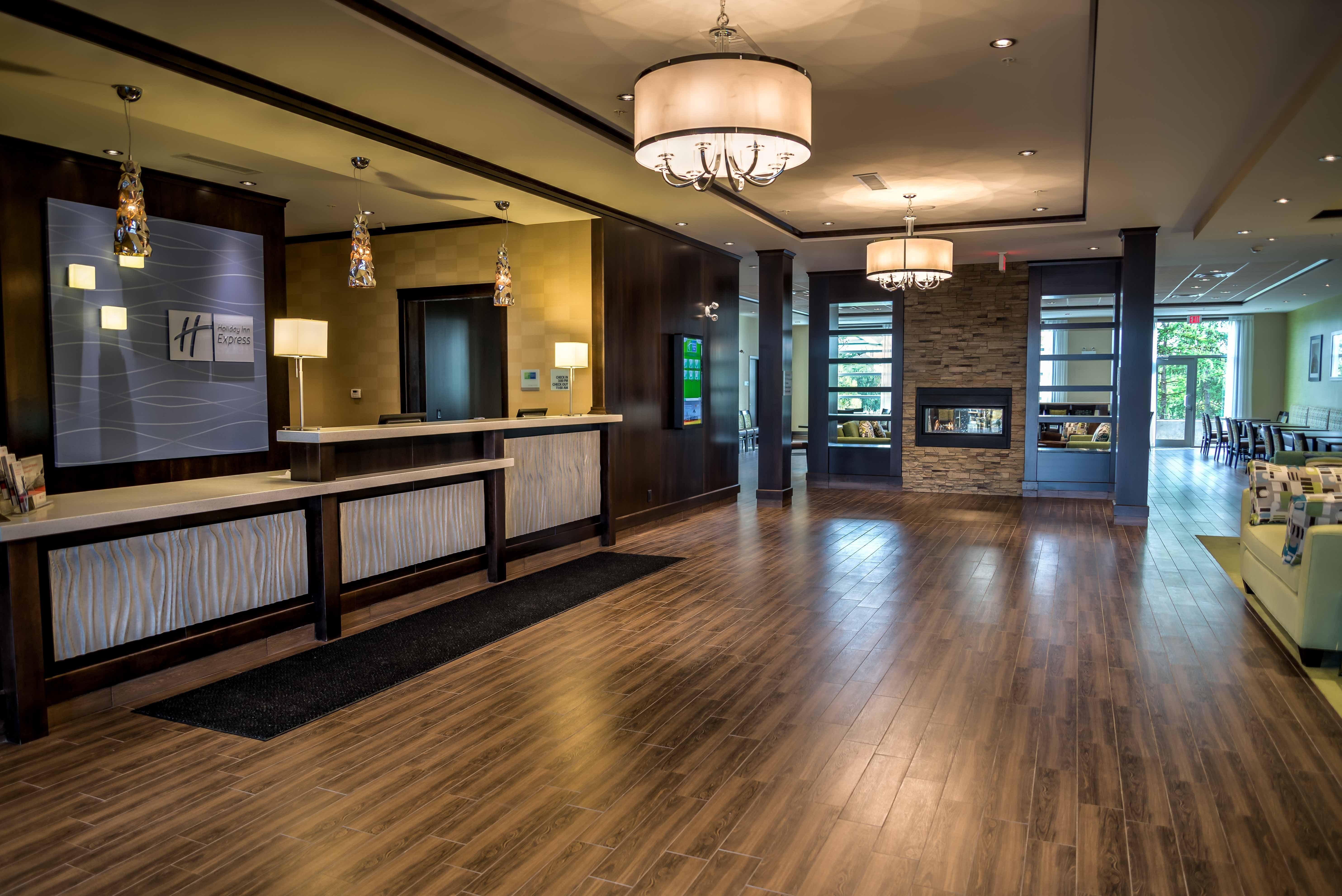 Holiday Inn Express & Suites Spruce Grove - Stony Plain By Ihg Exterior photo