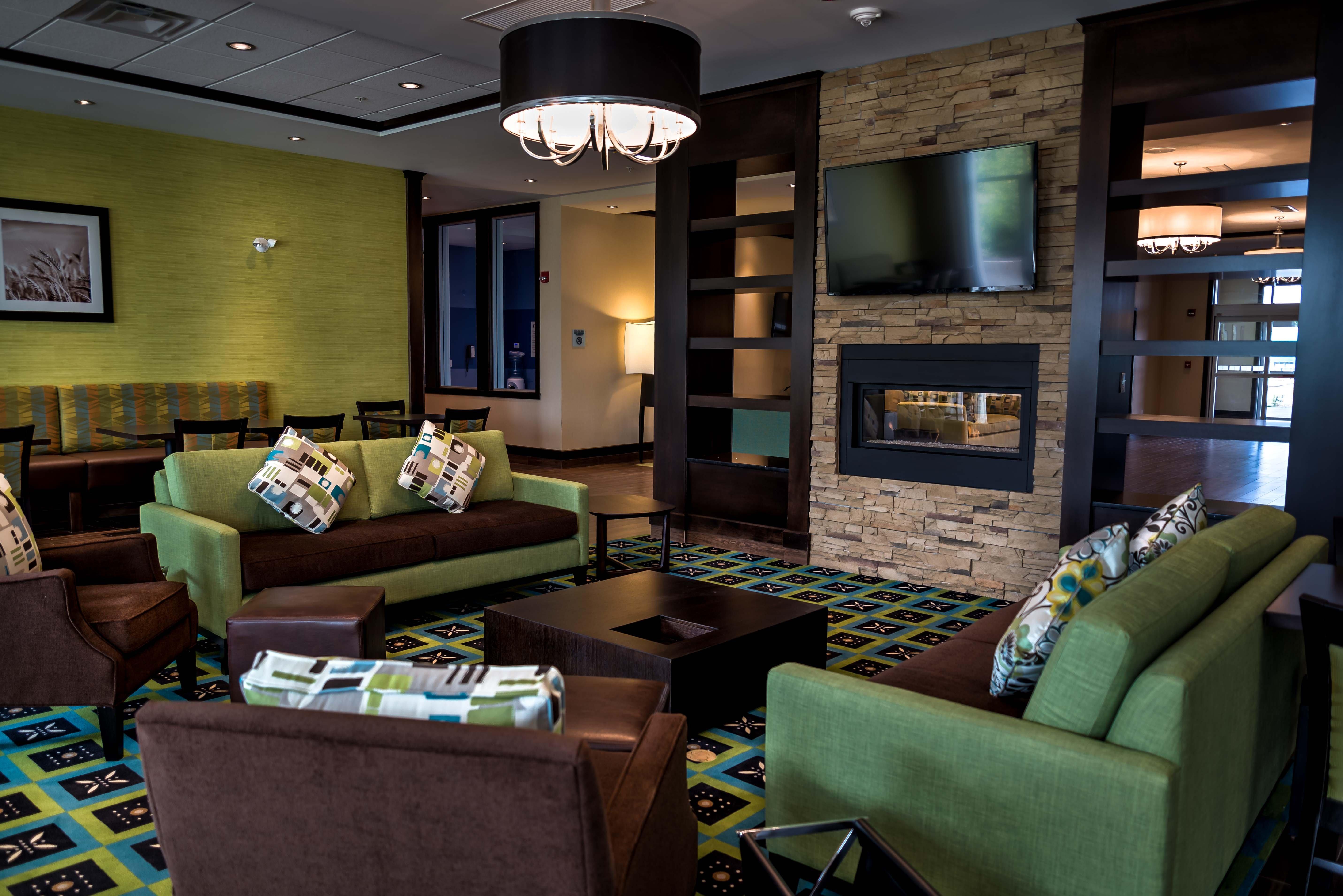 Holiday Inn Express & Suites Spruce Grove - Stony Plain By Ihg Exterior photo