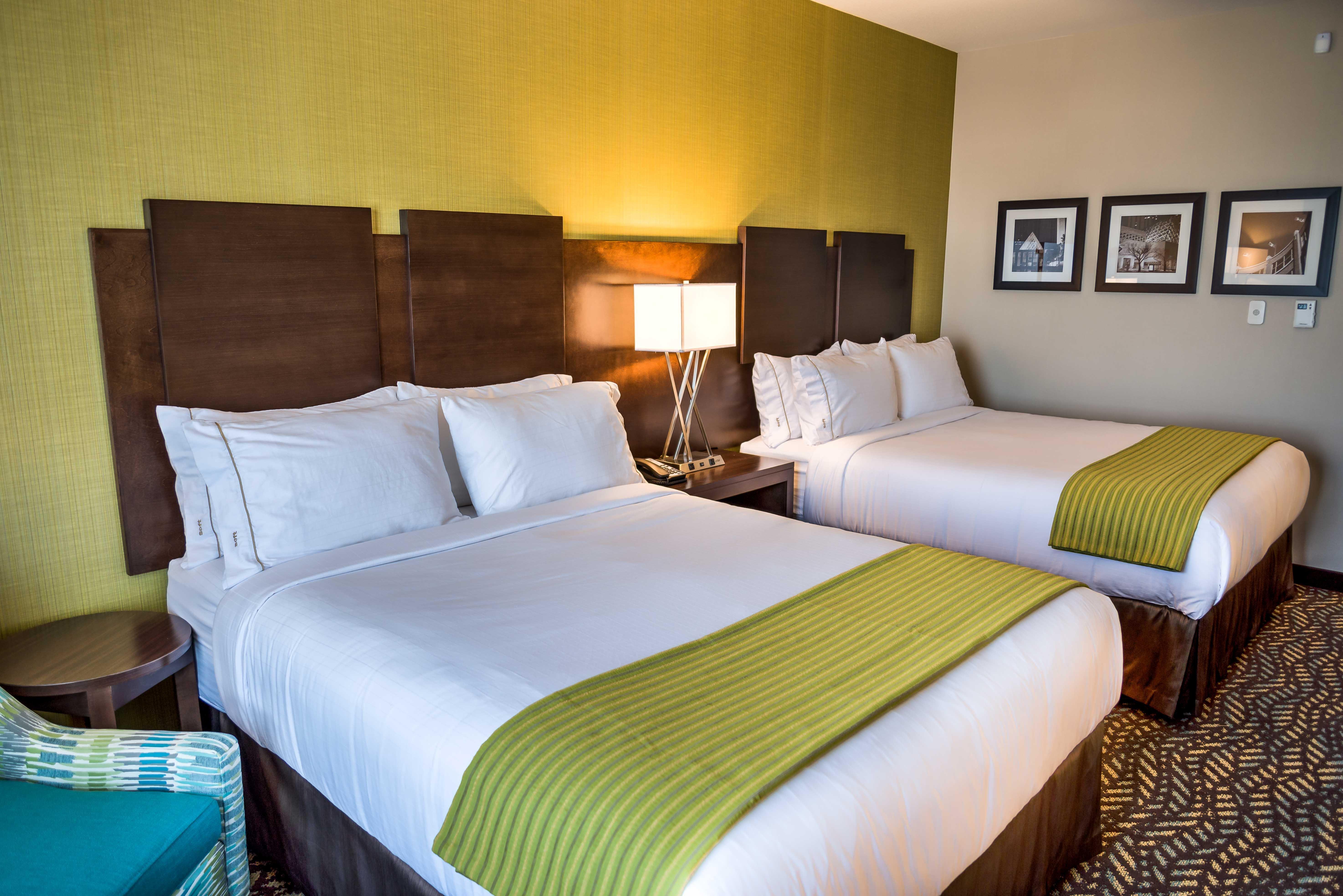 Holiday Inn Express & Suites Spruce Grove - Stony Plain By Ihg Exterior photo