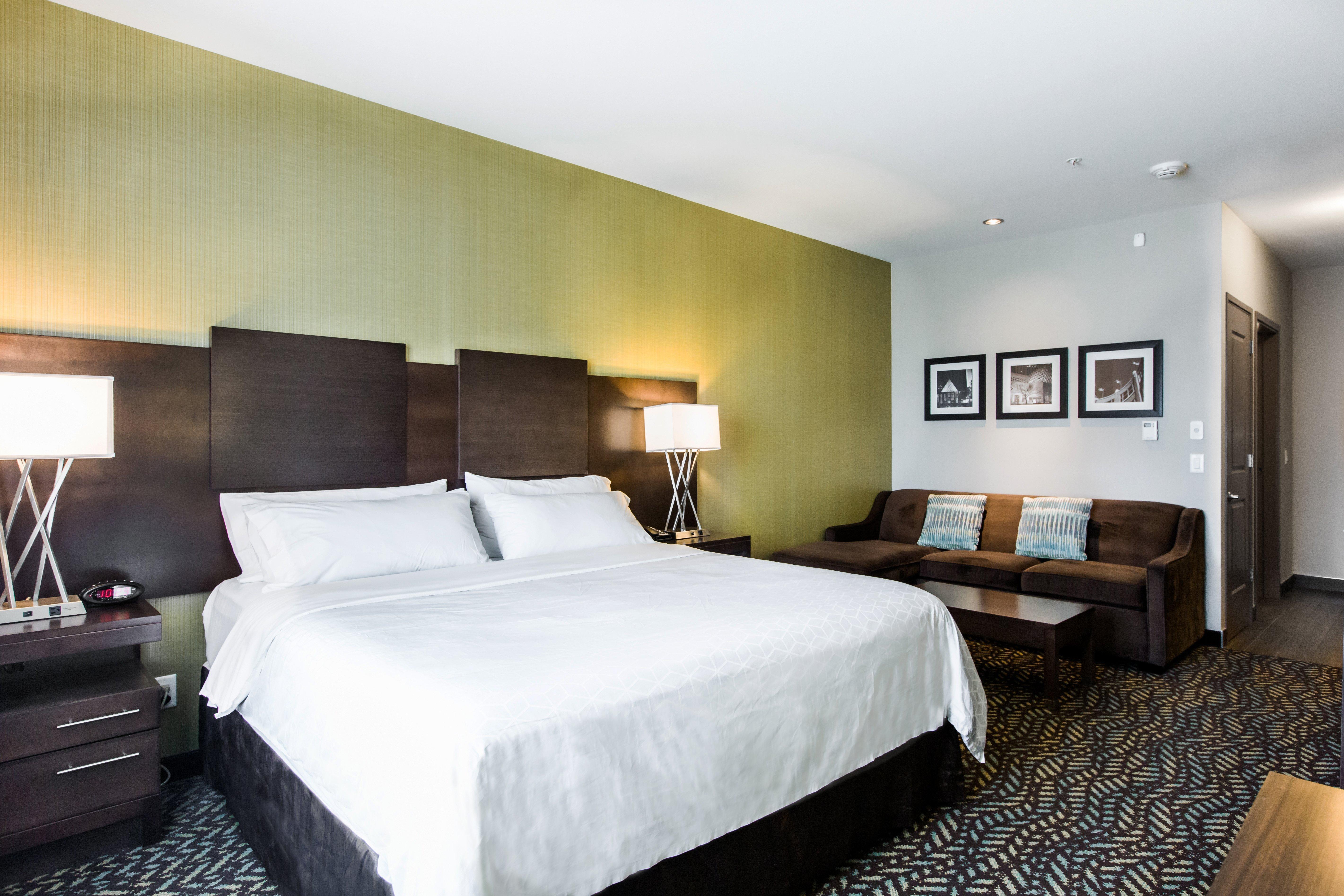 Holiday Inn Express & Suites Spruce Grove - Stony Plain By Ihg Exterior photo