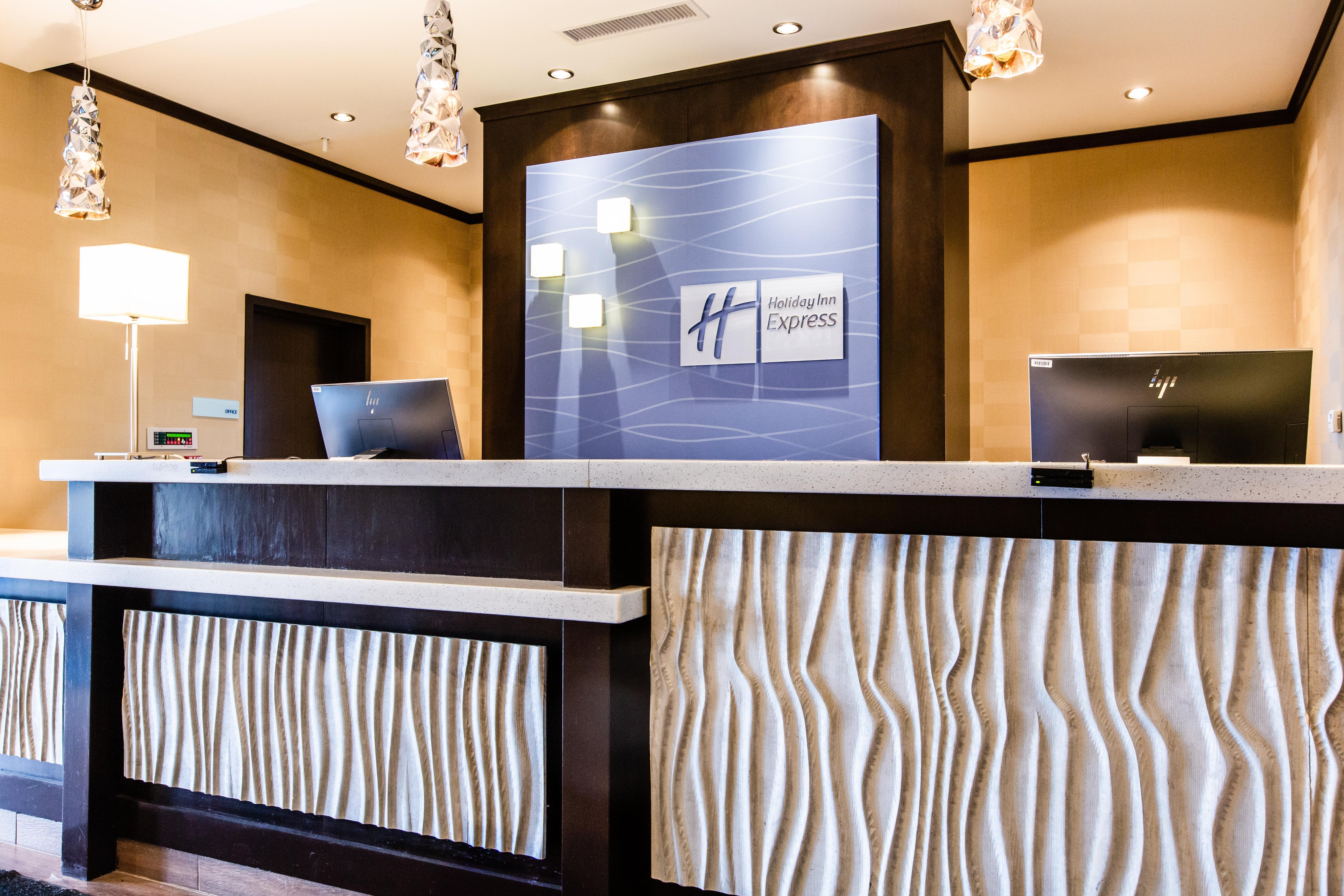 Holiday Inn Express & Suites Spruce Grove - Stony Plain By Ihg Exterior photo